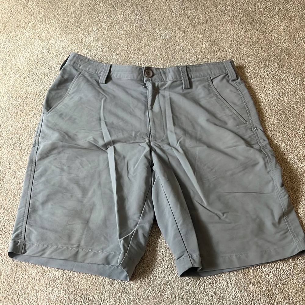 Under armour golf shorts size 36